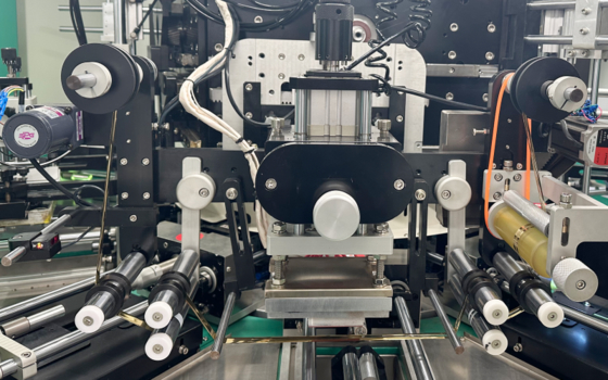 2-6 रंग 45 पीसी/मिनट कंटेनर सीएनसी स्वचालित प्रिंटिंग मशीन SRS1039